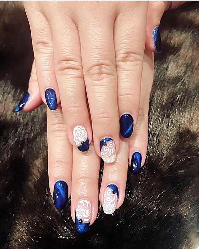 Floral gel nail art – Ellie Beauty, Singapore