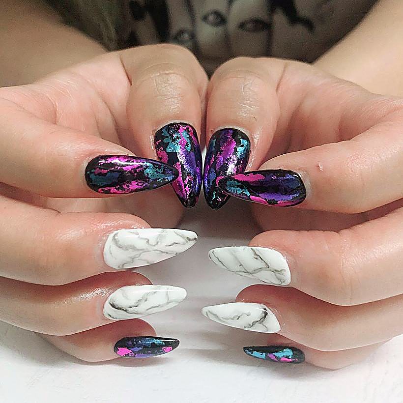 Gel nails with dried flowers – Ellie Beauty, Singapore