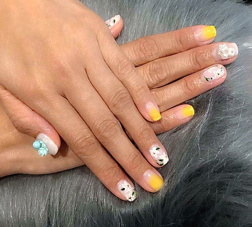 Colourful tip gel nails – Ellie Beauty, Singapore