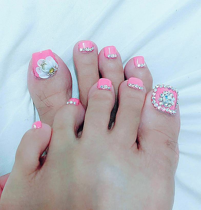 Pink pedicure with gems – Ellie Beauty, Singapore
